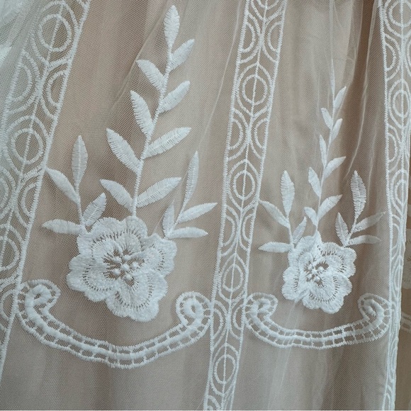 XS NWT Baltic Born Maxi Dress Off White Cream Lace Maxi Guinevere Off Shoulder - Picture 10 of 16